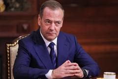 Медведев констатировал, что победу в СВО приближают не слова Трампа, а военные Медведев констатировал, что победу в СВО приближают не слова Трампа, а военные