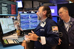 Nasdaq � S&P 500 ��������� � �����������, Dow Jones �����