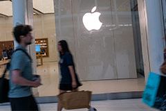 Apple ���������� 28 ������� ������ MacBook � ��������� �������