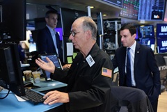 S&P 500 и Nasdaq выросли вслед за техкомпаниями, Dow Jones слабо снизился S&P 500 и Nasdaq выросли вслед за техкомпаниями, Dow Jones слабо снизился