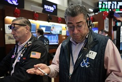 Dow Jones и S&P 500 выросли во вторник, Nasdaq завершил торги в небольшом минусе Dow Jones и S&P 500 выросли во вторник, Nasdaq завершил торги в небольшом минусе
