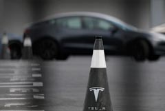 Tesla в III квартале снизила чистую прибыль на 43%, выручка превзошла прогноз Tesla в III квартале снизила чистую прибыль на 43%, выручка превзошла прогноз